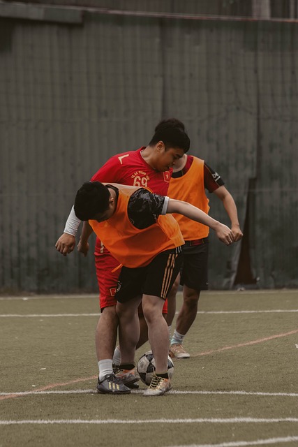 在后腰与左 在后腰与左